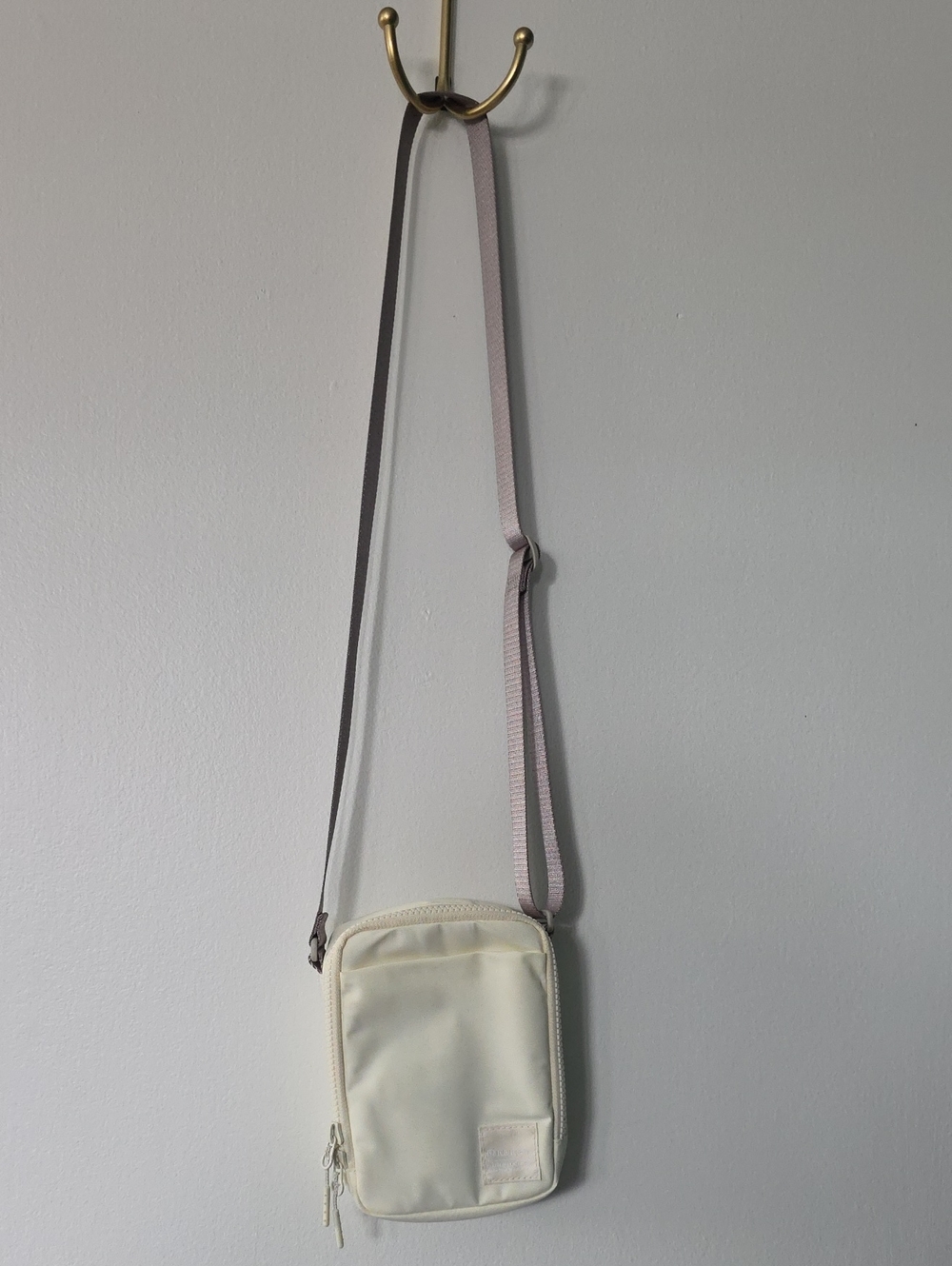 lululemon athletica Cream Crossbody Phone Bag with Pale Pink Strap